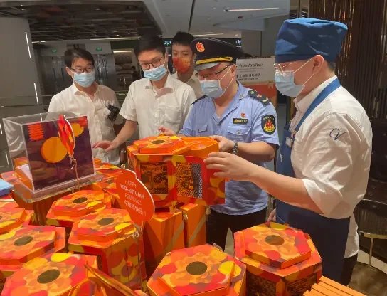 两协会将对月饼过度包装进行消费监督，你对这一现象如何看待?