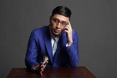 华少曾经参加过了不起的挑战节目,为什么中途退出?