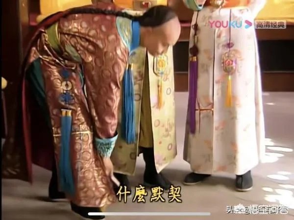 《还珠格格》的尔泰喜欢小燕子吗?