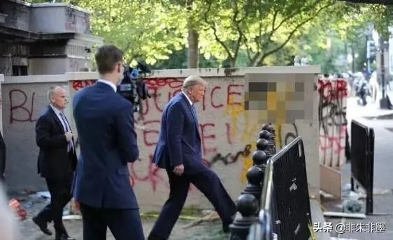 如何看待美国最大国旗被雷劈断,华盛顿纪念碑也遭雷击呢?