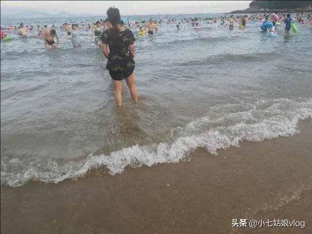 想去惠州看海，哪里海边比较好，附近的酒店性价比怎么样？