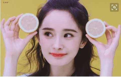 杨幂当众挖鼻孔是怎么回事?