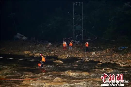 十堰:三人遭洪水围困,无人机辅助救援, 你怎么看?