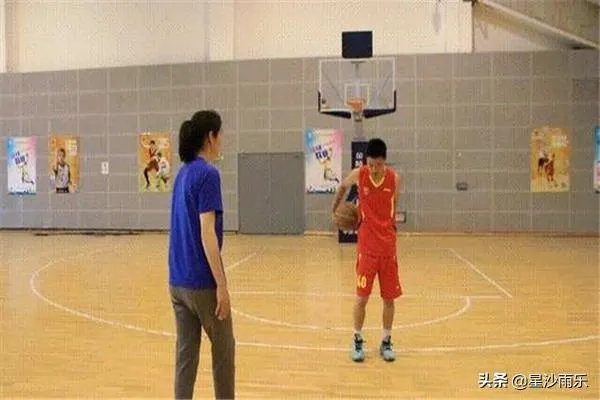 中考体育篮球运球技巧带视频讲解?