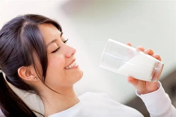 牛奶喝多了有什么坏处?喝牛奶有哪些注意事项?