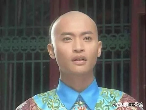 《还珠格格》的尔泰喜欢小燕子吗?