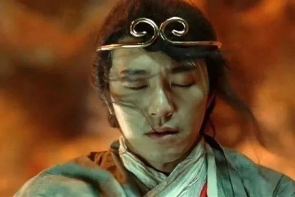邓兆尊身价数亿却心甘情愿跑到TVB跑龙套,有哪些龙套逆袭的男演员?
