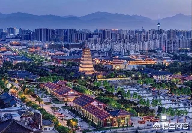 故宫首次晚间开放,你觉得是故宫的灯光秀漂亮,还是西安大唐不夜城漂亮?