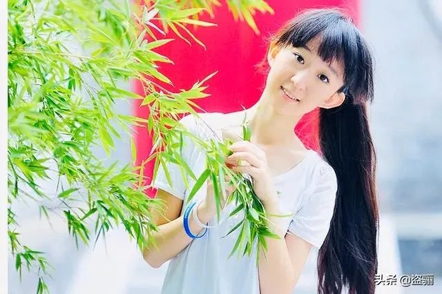 人像摄影的全身照,怎么可以拍摄出活泼奔放又不失淑女的感觉?