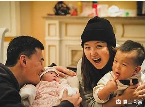 张丹峰何洁相继回应出轨传闻，为什么网友却不买账把同情支持票给了洪欣赫子铭？