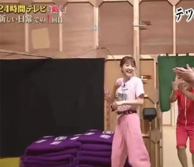 佐佐木希上搞笑节目为渡部建应援,这是在破离婚传闻吗?