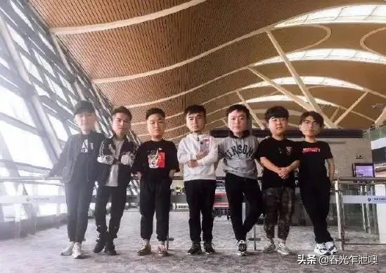 斗鱼黄金大奖赛到了总决赛,16支队伍你们觉得哪个战队能够夺冠?