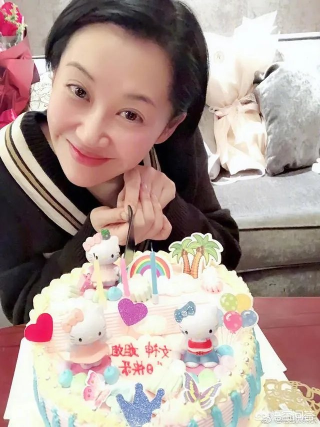 49岁许晴直播卸妆、素颜似少女，哪些女星年龄越大越有韵味？