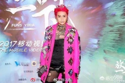《还珠格格》的尔泰喜欢小燕子吗?