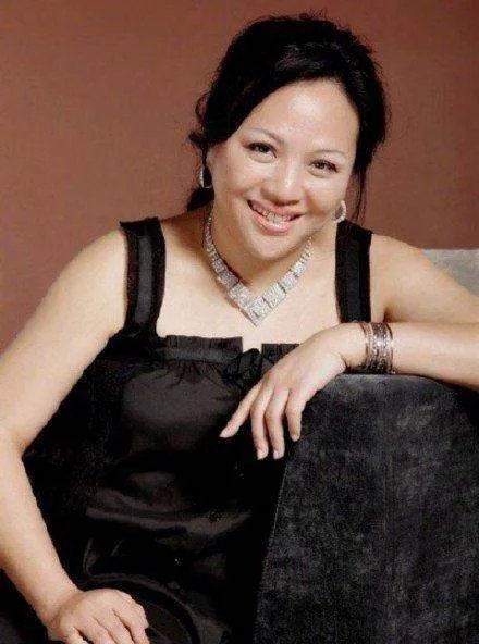 王思聪再曝猛料,郭富城潘玮柏妻子真实身份,amy姐怎么回应?
