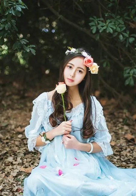 如果你的追求者拿着花圈向你表白,你会怎么做?