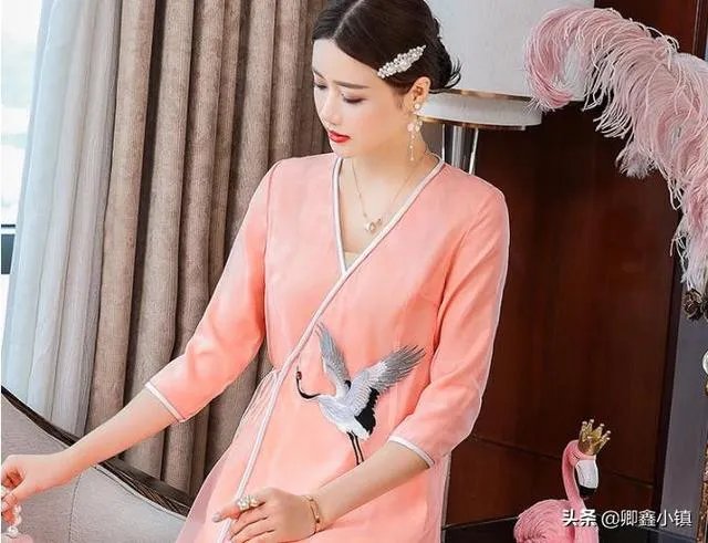 人像摄影中,你认为旗袍与汉服哪个更能拍出中国女人的韵味?你喜欢拍哪一种服装?
