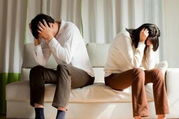 丈夫回应持刀质问躲衣柜男子一事,事情的真相究竟是什么?