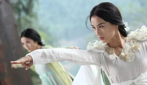 黄圣依在演艺圈的发展前景怎么样?