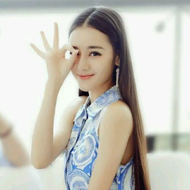 迪丽热巴和赵丽颖掉下水你先就谁？