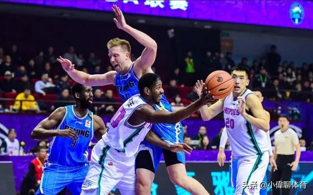 双大外的北京队不是说尽显内线威力了吗？怎么还是惨败呢？