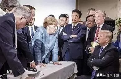 如何看待美国最大国旗被雷劈断,华盛顿纪念碑也遭雷击呢?