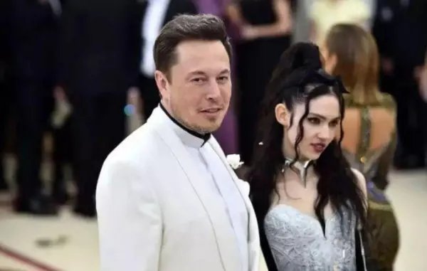 新世界首富马斯克,他的女友是如何在两天拍卖出3800万?