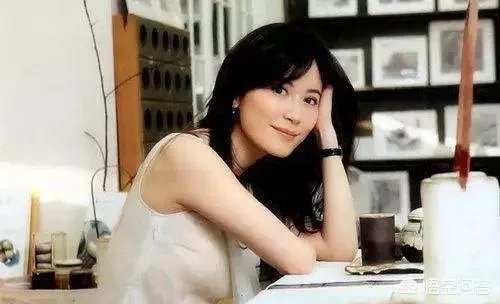 49岁许晴直播卸妆、素颜似少女，哪些女星年龄越大越有韵味？