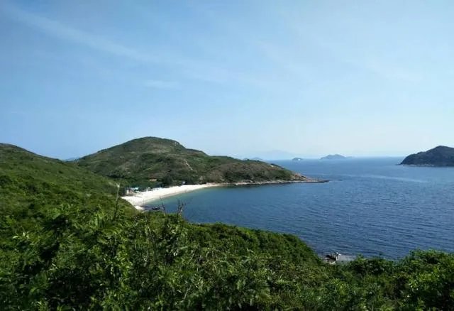 想去惠州看海，哪里海边比较好，附近的酒店性价比怎么样？