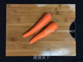 夏季美容美体的秘密:原汁原味的木瓜胡萝卜汁
