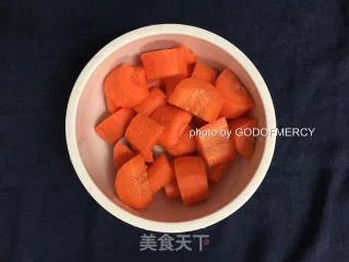 夏季美容美体的秘密:原汁原味的木瓜胡萝卜汁