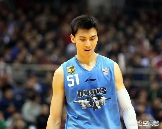 麦迪在CBA打球时,为什么吉喆会对着他摇手指羞辱?
