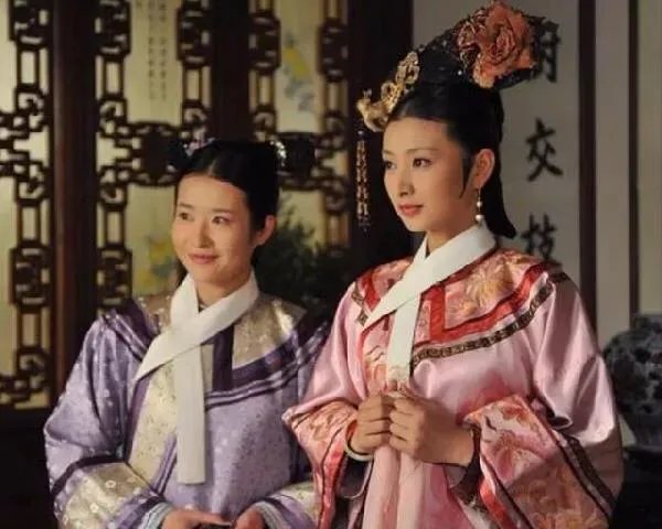 《甄嬛传》中,沈眉庄是怎么就突然爱上了温实初,还吃了甄嬛的醋?