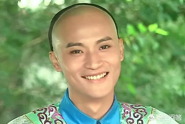 《还珠格格》的尔泰喜欢小燕子吗?