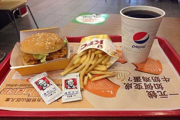 我想在县城开一个KFC不知道加盟费要多少钱啊?