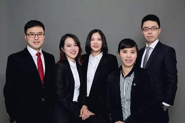 从影星汤姆汉克斯到国会议员,为何美国有众多的精英人士会感染新冠?
