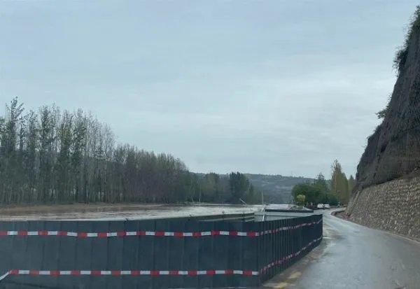 山西孝义市一村民养的猪被大水淹没,此次大暴雨为何受灾这么严重?