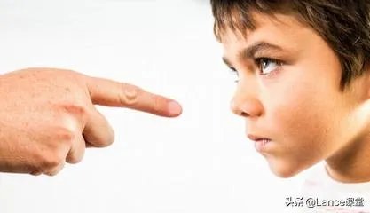 疫情时期，一位中学班主任在班级群发的道歉信，看了你有何想法？