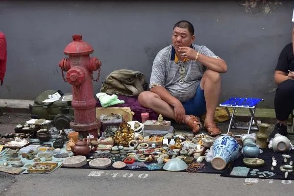 如果从市场批发进货袜子,价格为1元3元5元在校园零售该如何定价?