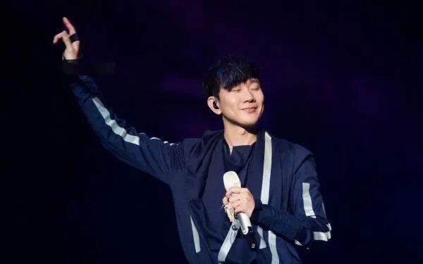他慢慢带走沉默