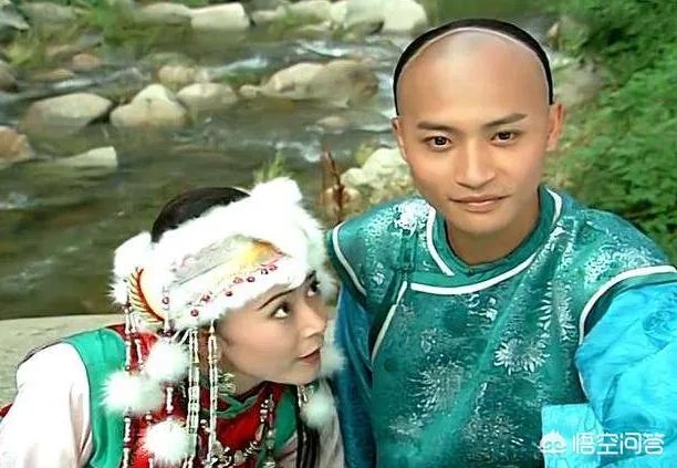 《还珠格格》的尔泰喜欢小燕子吗?