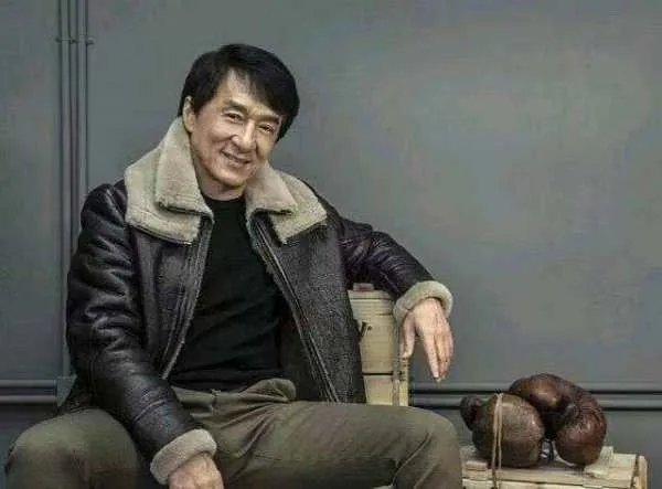 向华强让成龙下跪是真的吗