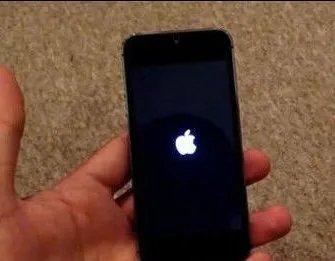 iphone4s开不了机,急求解决方案!!!