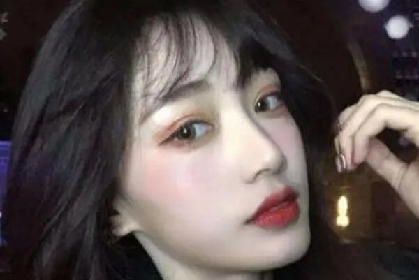 乔碧萝真名张X花,这是否间接证明她真的是一位大妈?