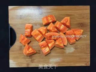 夏季美容美体的秘密:原汁原味的木瓜胡萝卜汁
