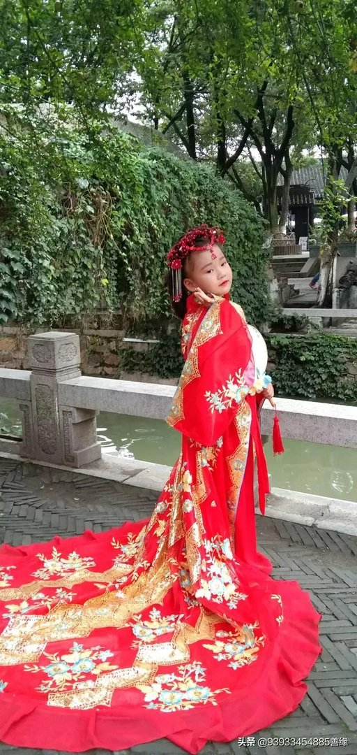 人像摄影中,你认为旗袍与汉服哪个更能拍出中国女人的韵味?你喜欢拍哪一种服装?
