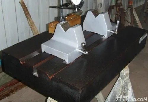 大理石构件的优点 解析：大理石平板使用寿命与材质的关系