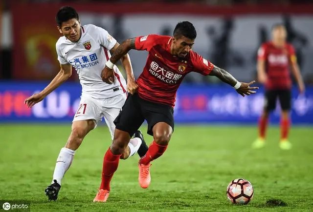 恒大2-0击败上海上港积分反超国安,上海上港此场怎么会错失这个机会?大家怎么看?