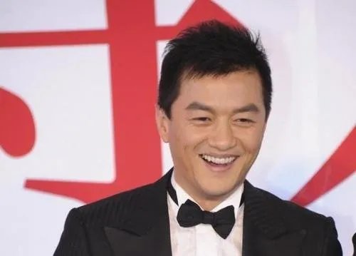 李亚鹏拖欠4000万一案重审,官方对此作出了怎样的解释?