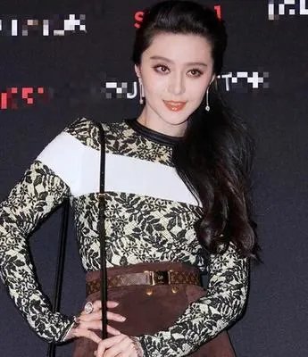 范冰冰疑似怀孕，口红一哥李佳琦凌晨陪散步，二人有何隐藏关系？